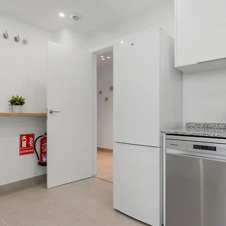 Sunny Terrace Penthouse דירה