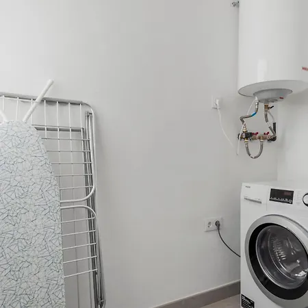 דירה Sunny Terrace Penthouse אסטפונה