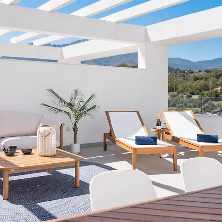 Sunny Terrace Penthouse Apartment *